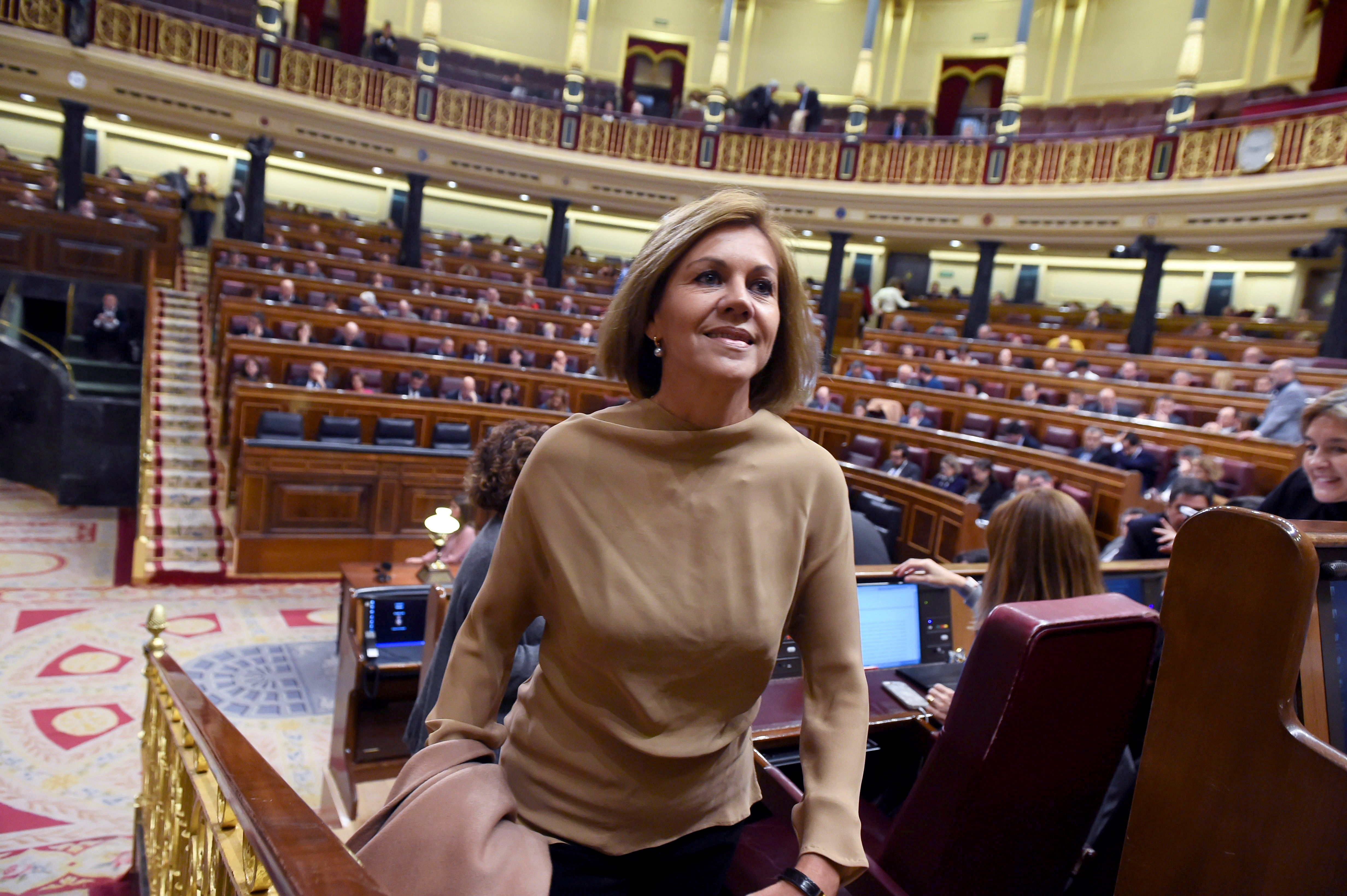 El Congreso aplaza la comparecencia de Cospedal pero ella se presenta igualmente