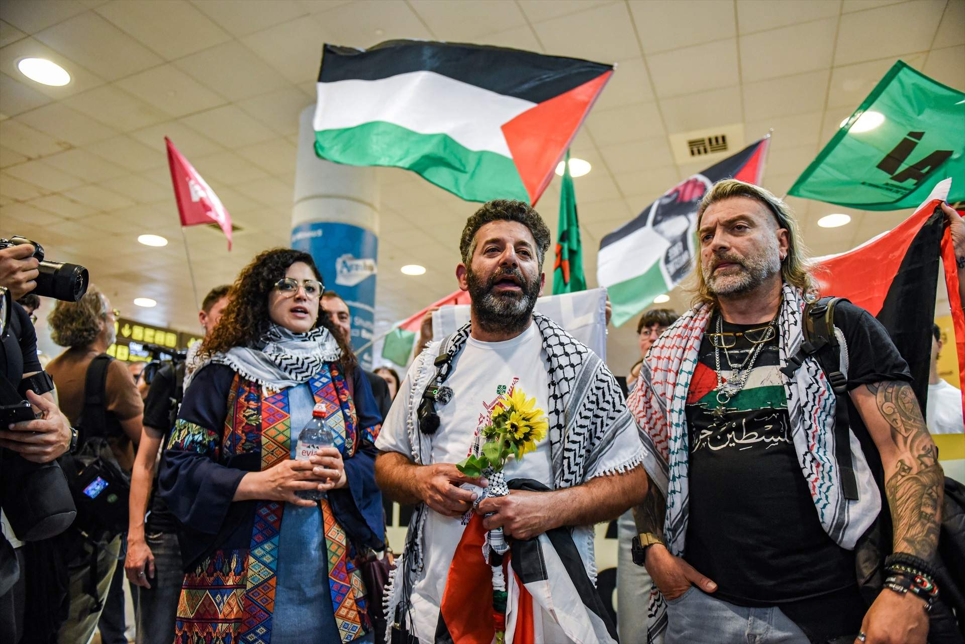 Llega a Barcelona Saif Abukeshek, el activista de la flotilla deportado por Israel