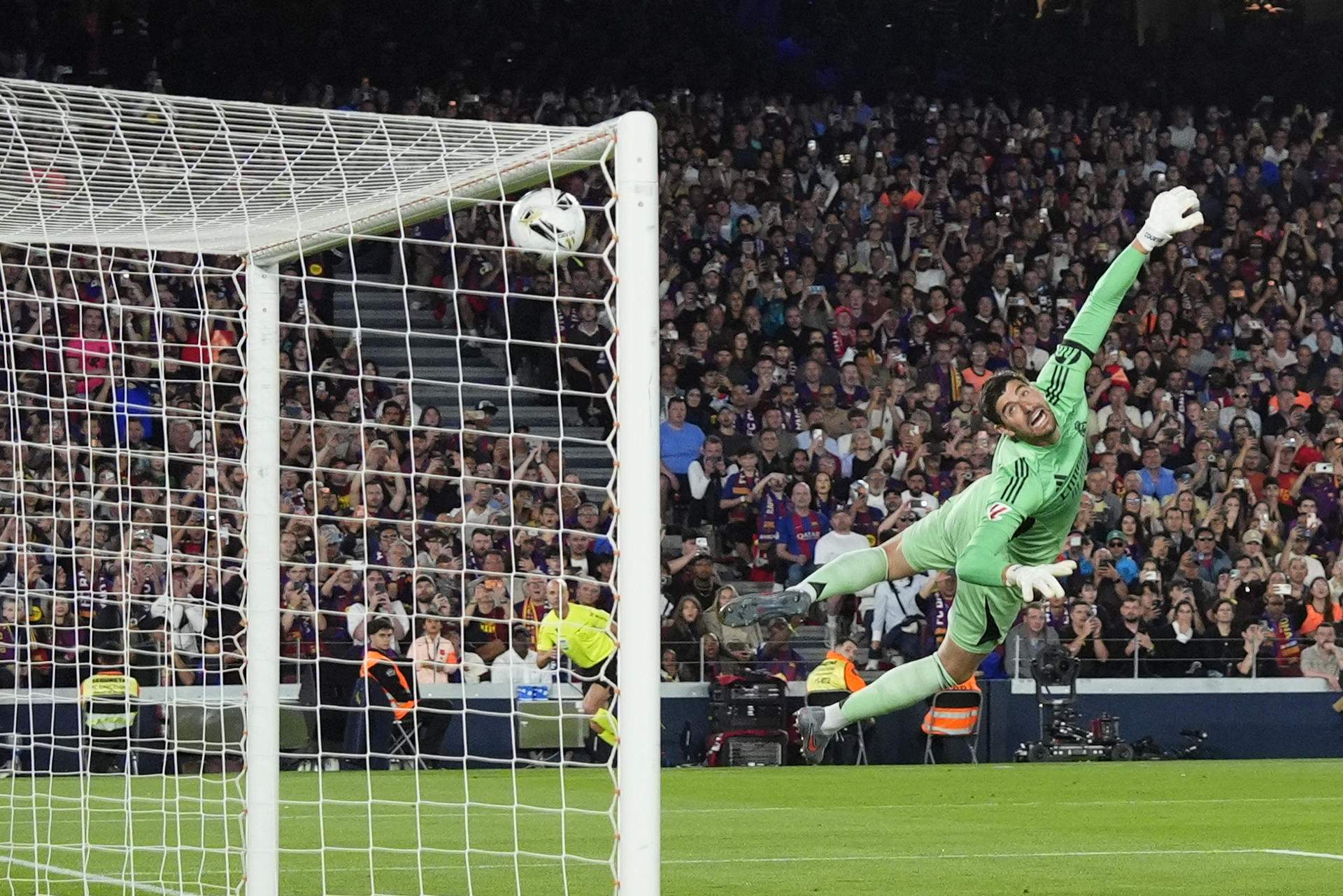 Courtois l'est ajudant, i no és l'únic, no ha caigut bé amb Mourinho malgrat ser una de les estrelles