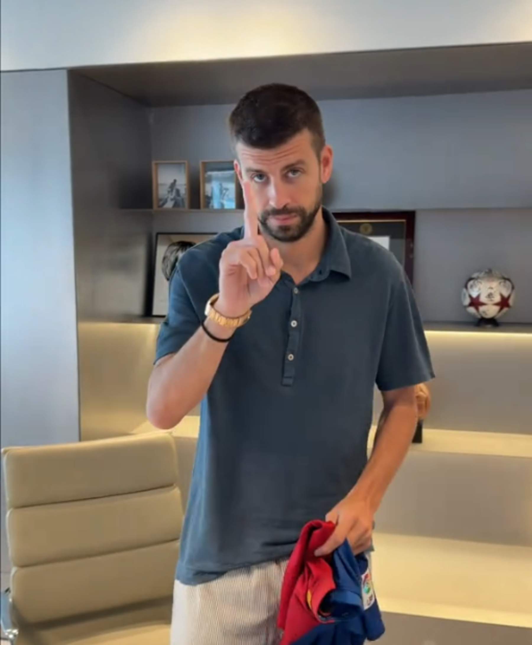 Gerard Piqué, sobre su infancia: "Van Gaal me apartó de un empujón, y me caí al suelo"