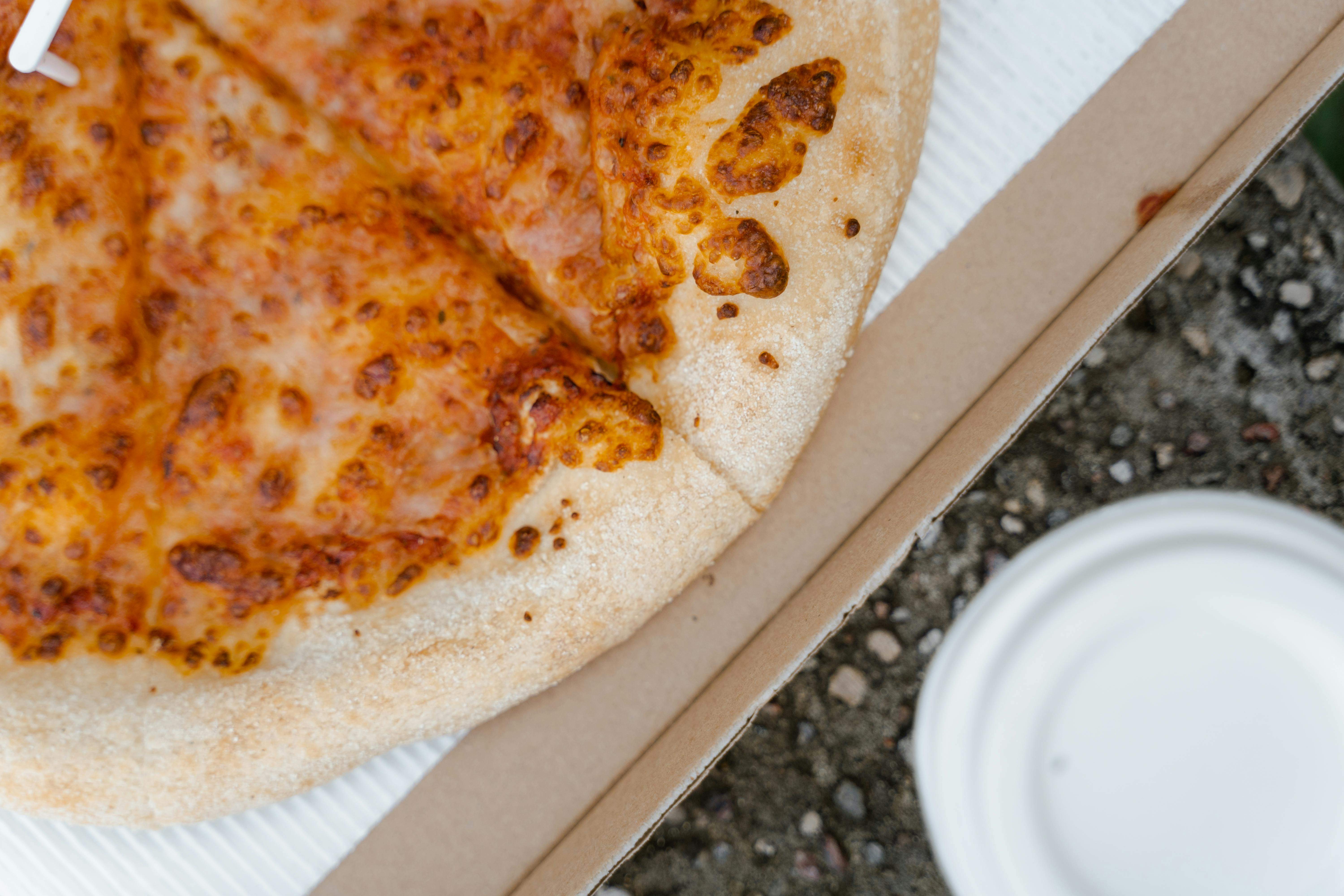 Marc, pizzaiolo professional, explica que hi ha quatre formatges ideals per fer pizza sense ser mozzarella