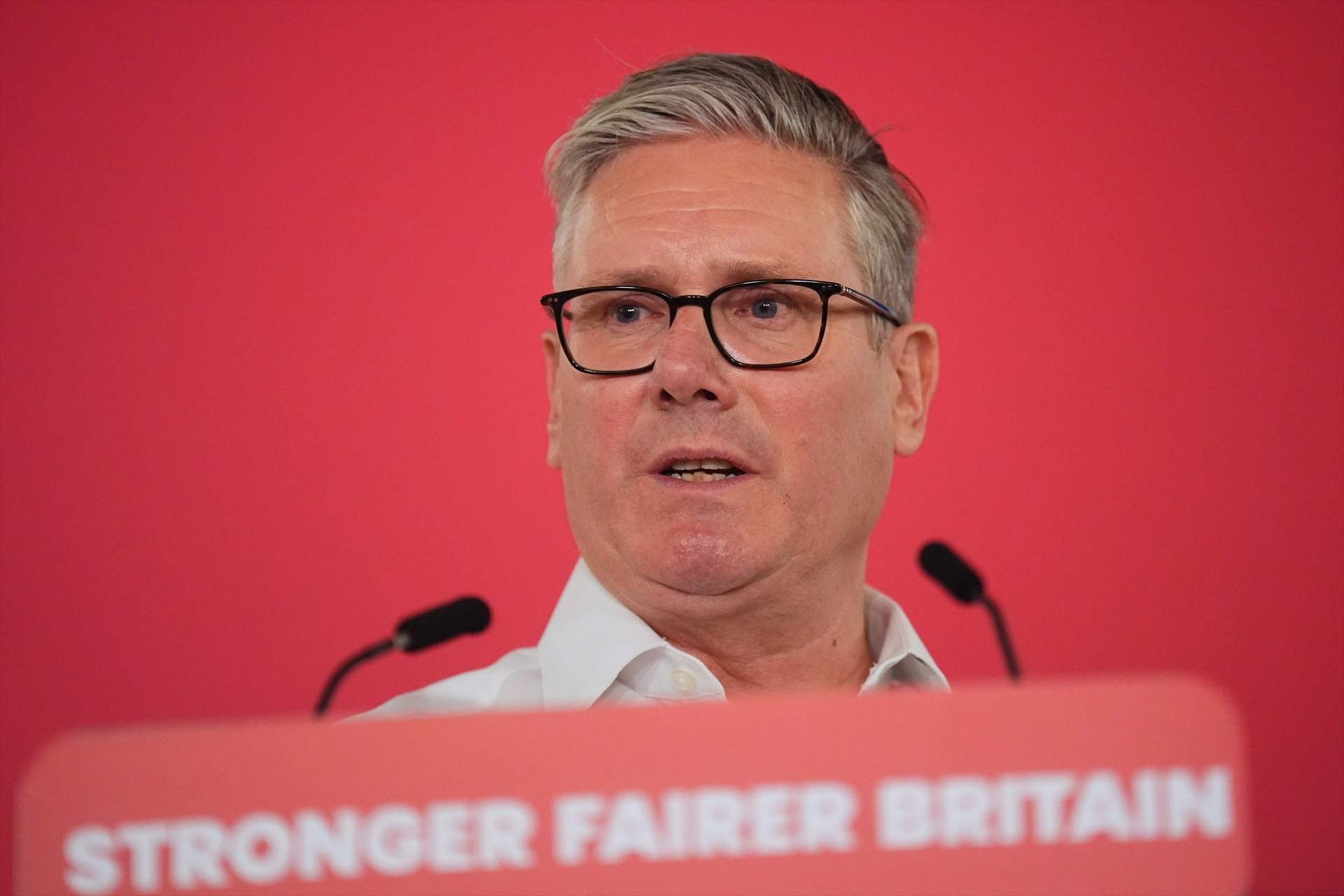 Starmer impulsa un gir cap a Europa en plena pressió política interna