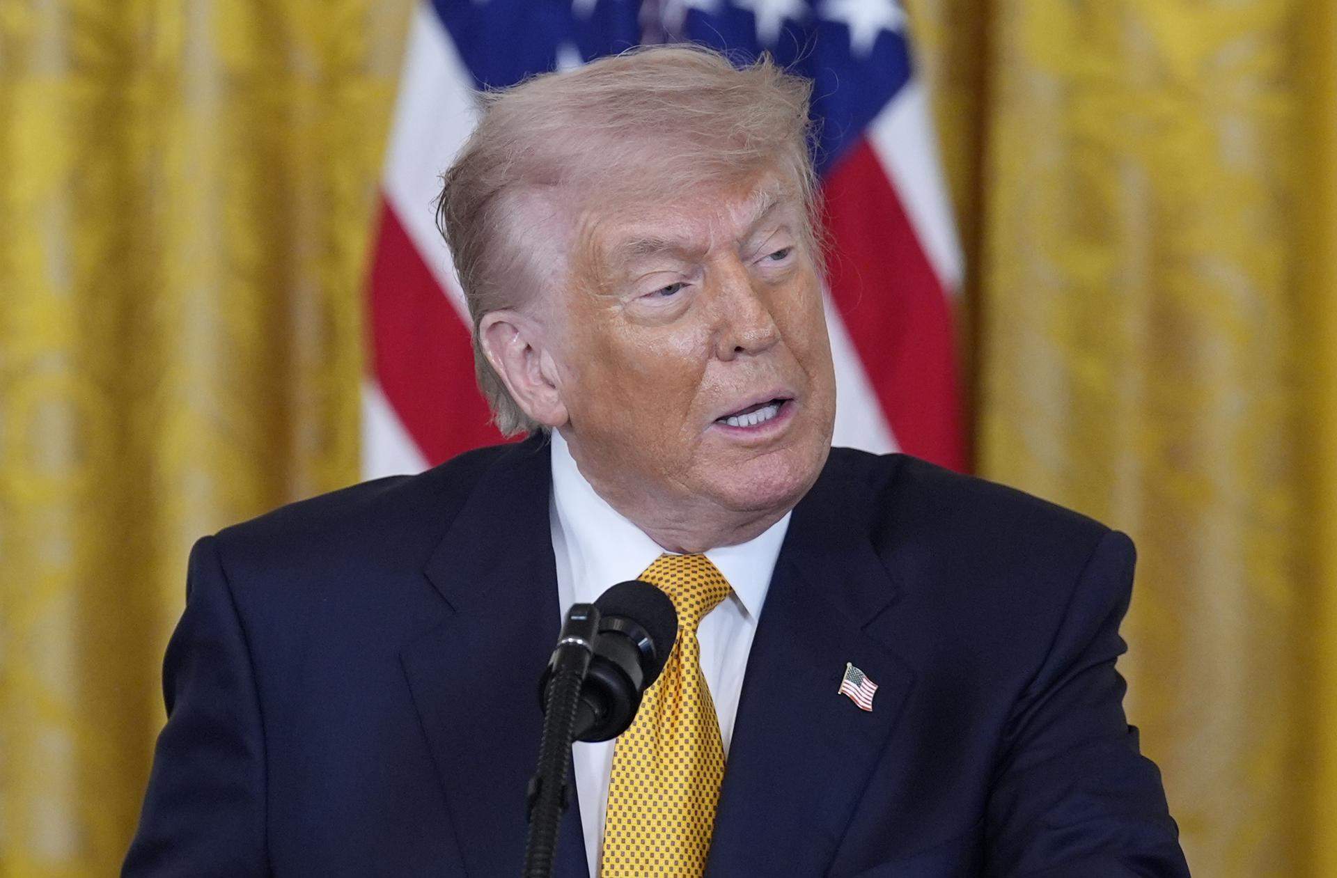 Trump asegura que el alto el fuego con Irán está “en soporte vital”