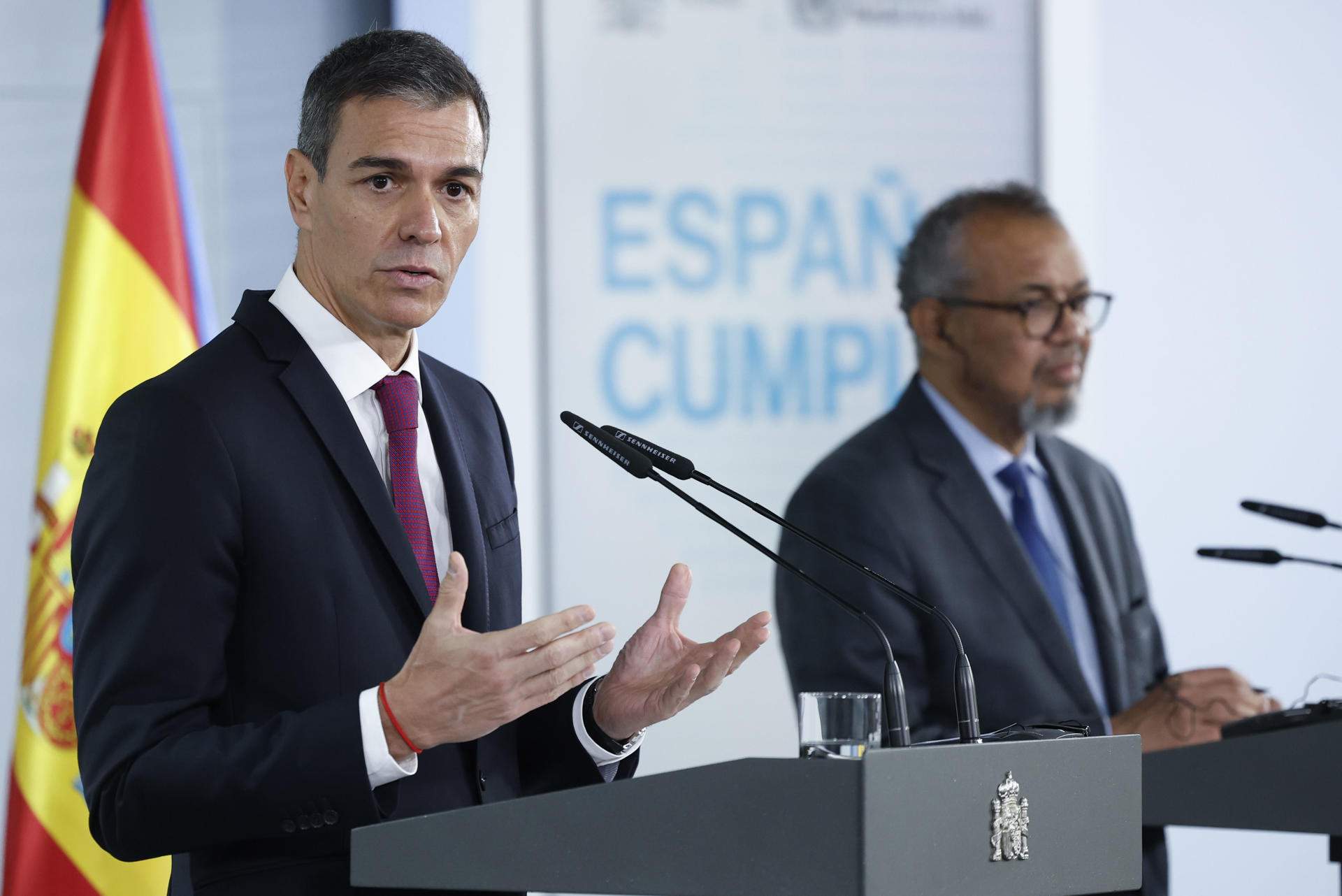 Sánchez celebra “l'èxit” de l’operatiu de l’hantavirus i evita revifar més el xoc amb les Canàries