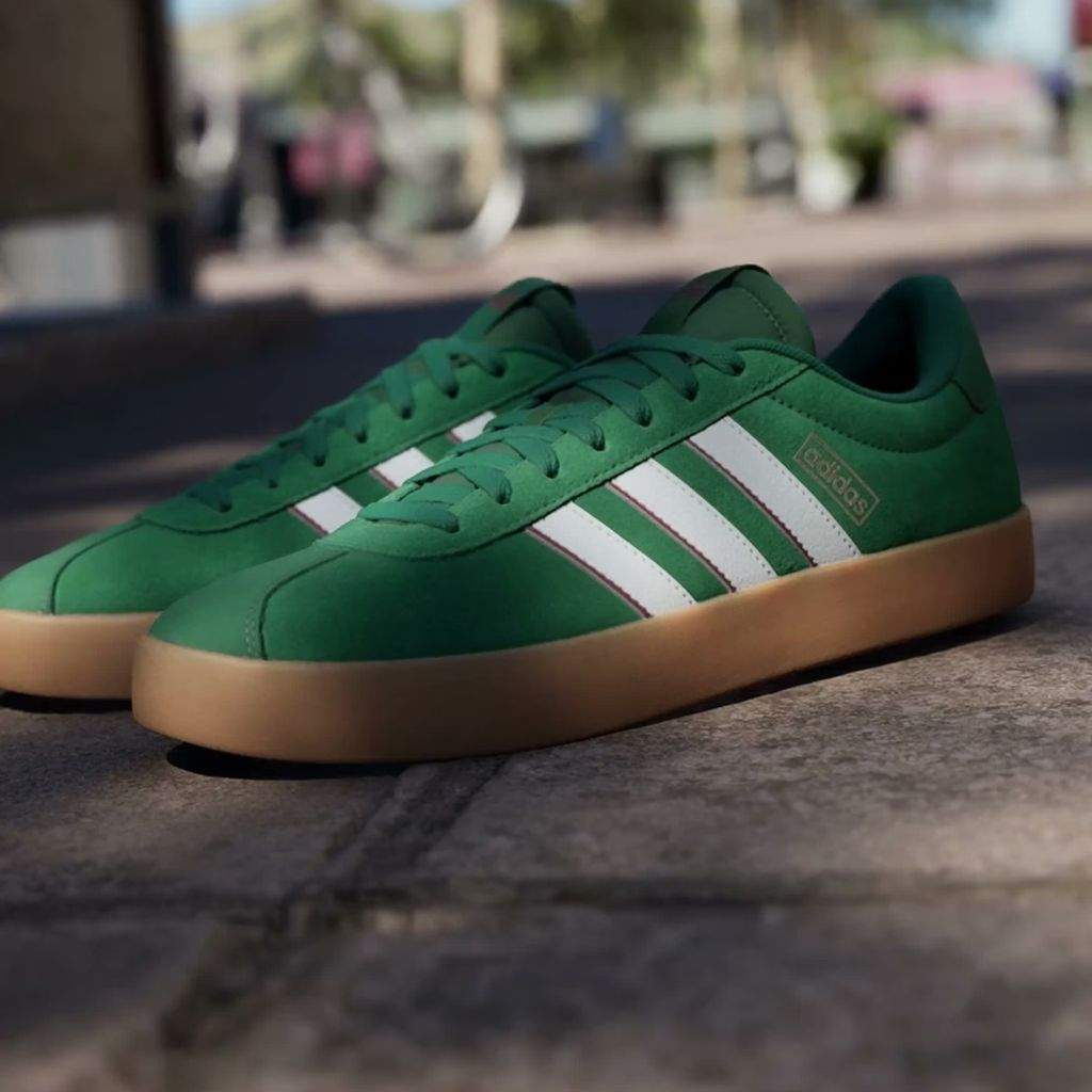 Les sabatilles clàssiques d'Adidas que costen la meitat de l'habitual: el model més versàtil a preu de bàsic