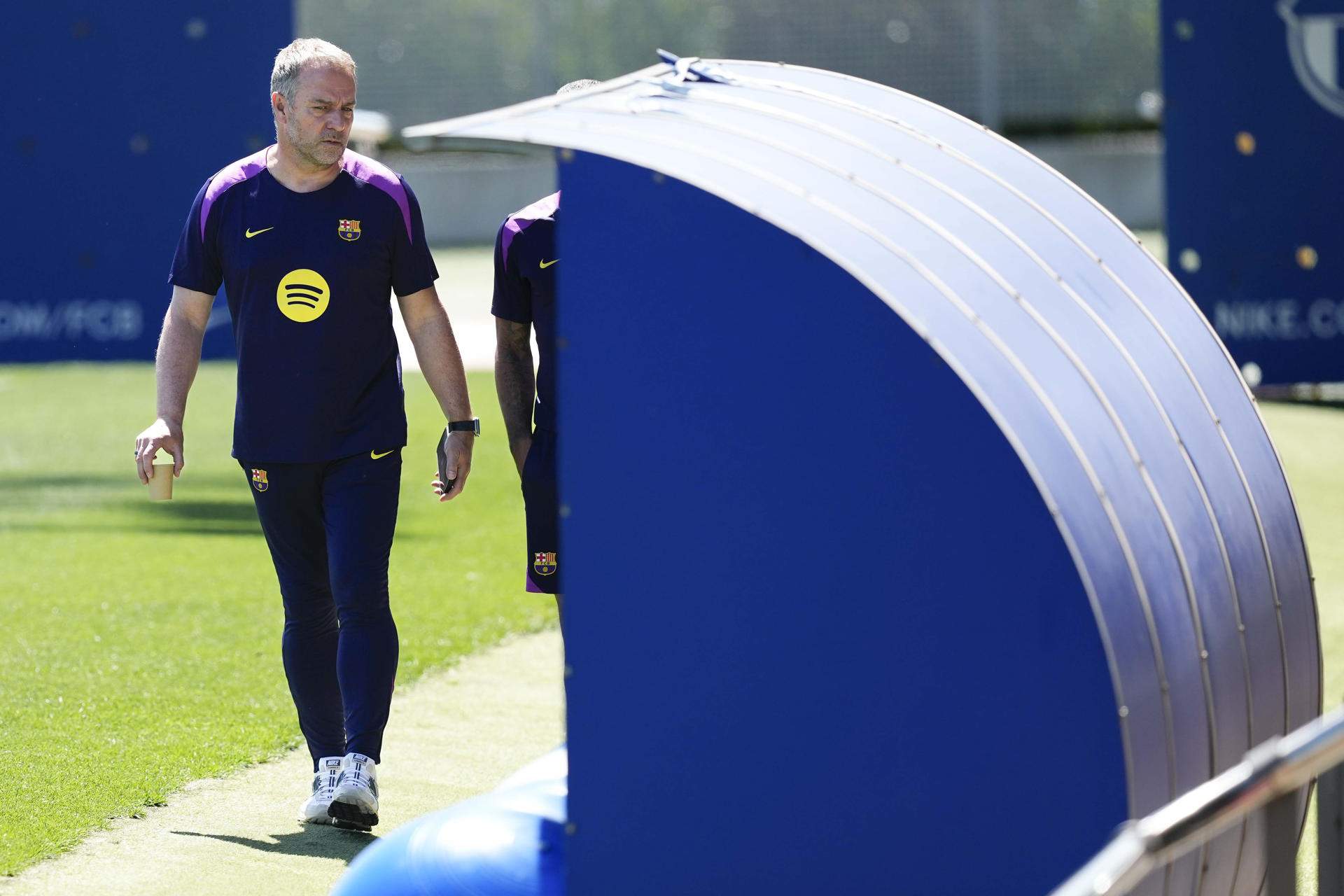 Flick li aconsella que, pel seu bé, surti del Barça, és un bon jugador i pot continuar, però no jugarà