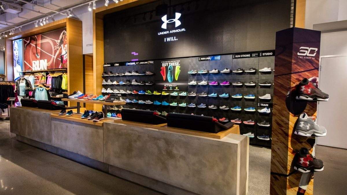 Under Armour revienta una de sus zapatillas de mujer con un -42% y cuesta no salir corriendo por ellas