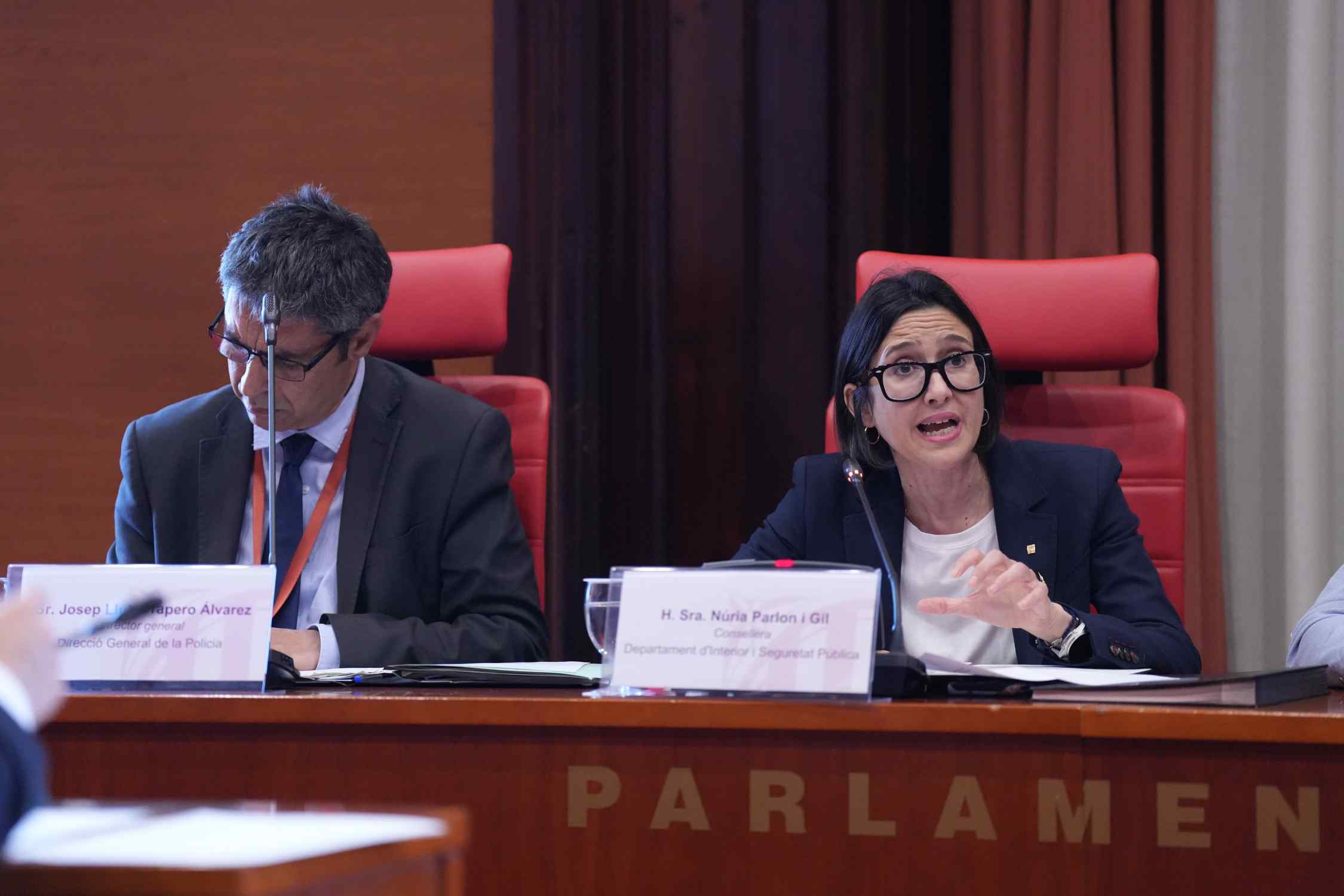 Parlon i Trapero es desmarquen d'enviar Mossos infiltrats a l'assemblea de docents i ho titllen ara d'"error"