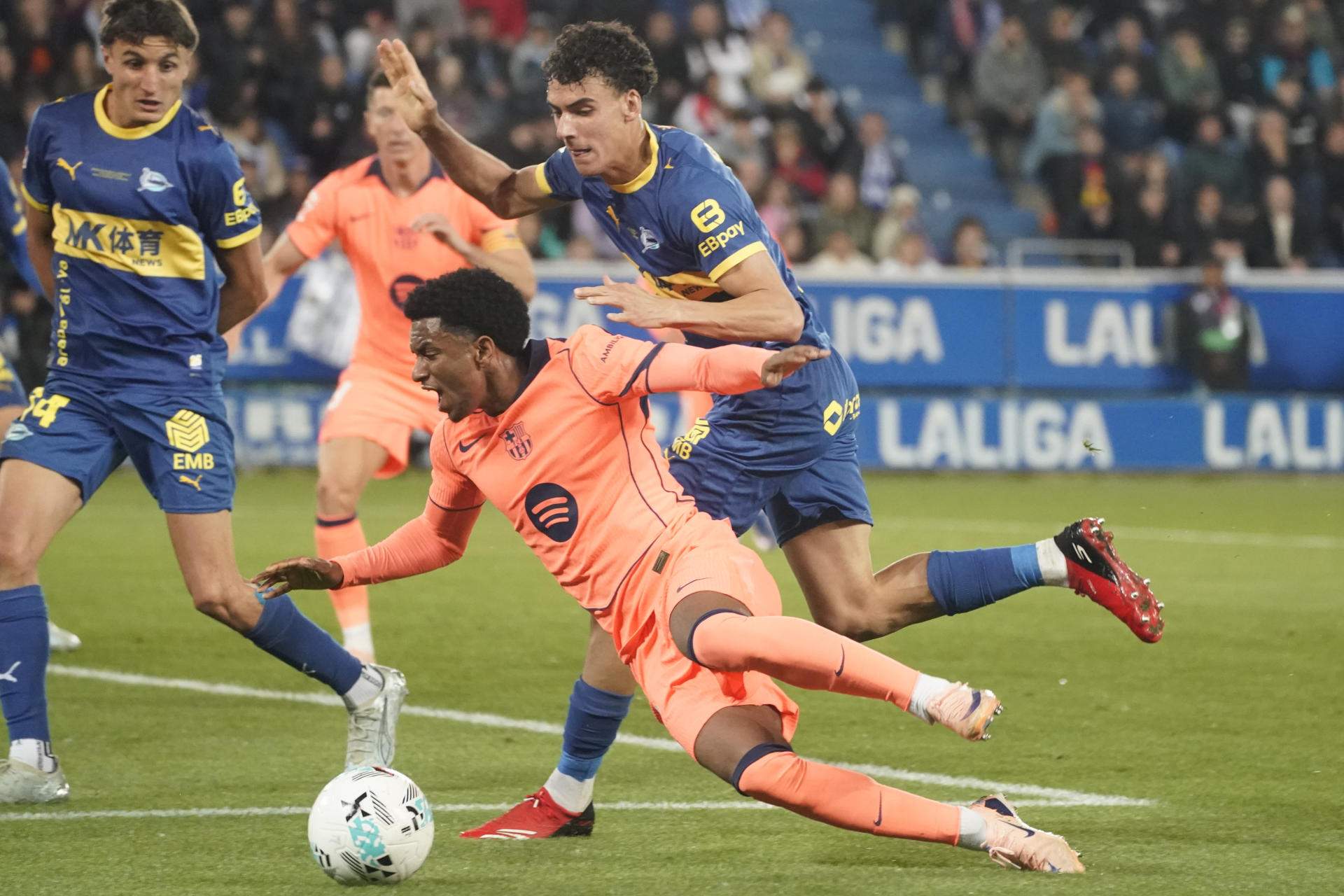 El Barça acusa la resaca de la celebración de la Liga y cae contra un necesitado Alavés (1-0)