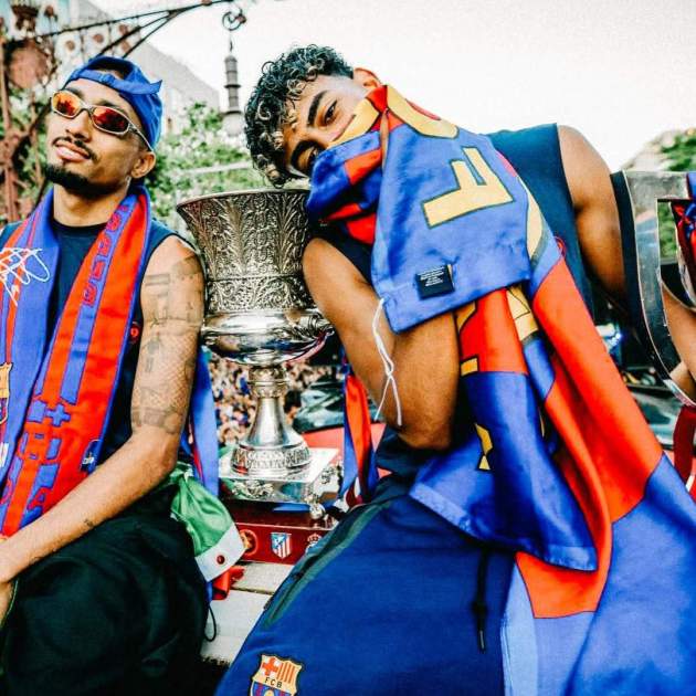 Lamine Yamal durant la rua del Barça / Instagram
