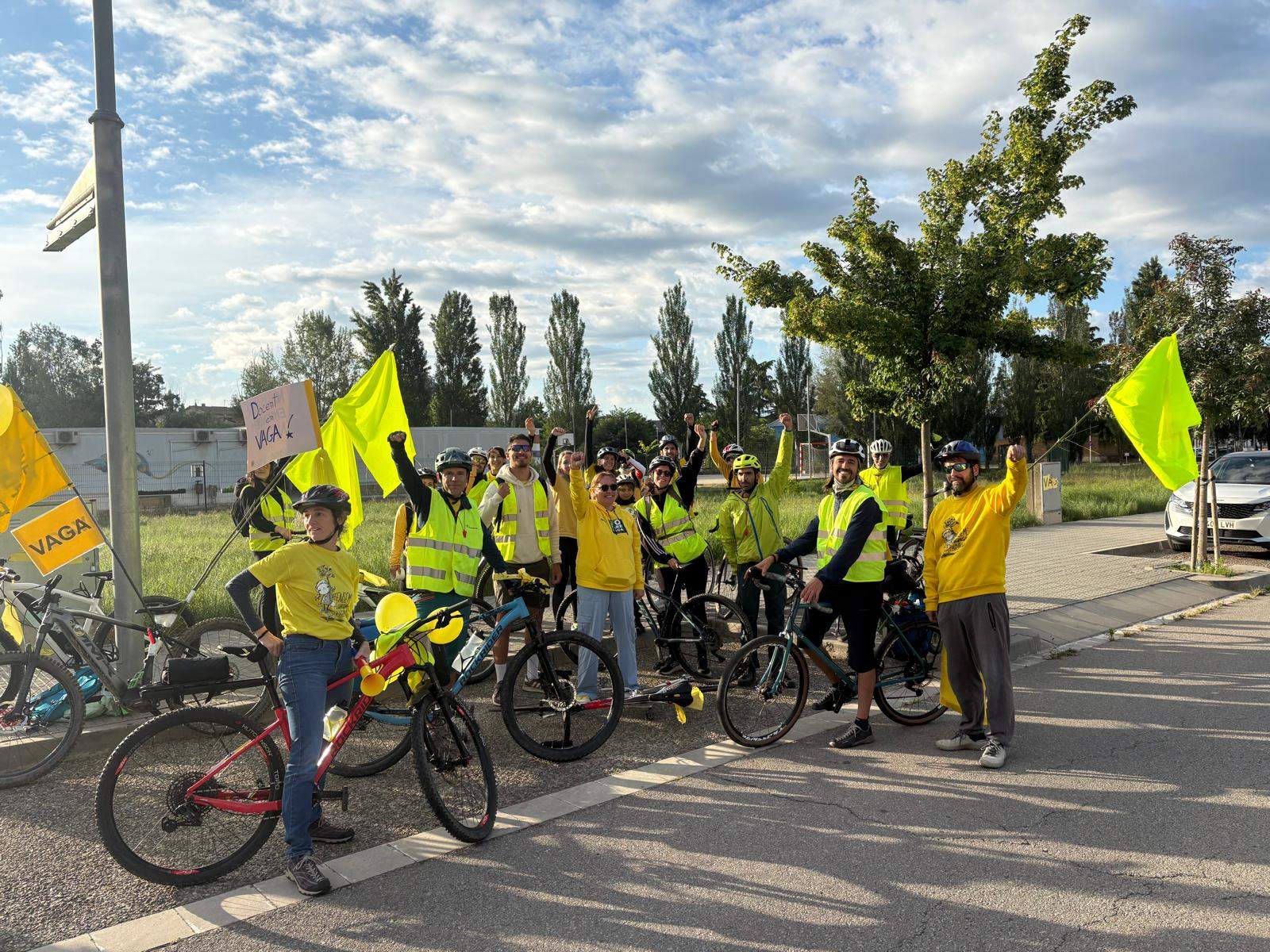 Els docents protagonitzen marxes lentes a Girona i Vic mentre Educació i els sindicats es reuneixen