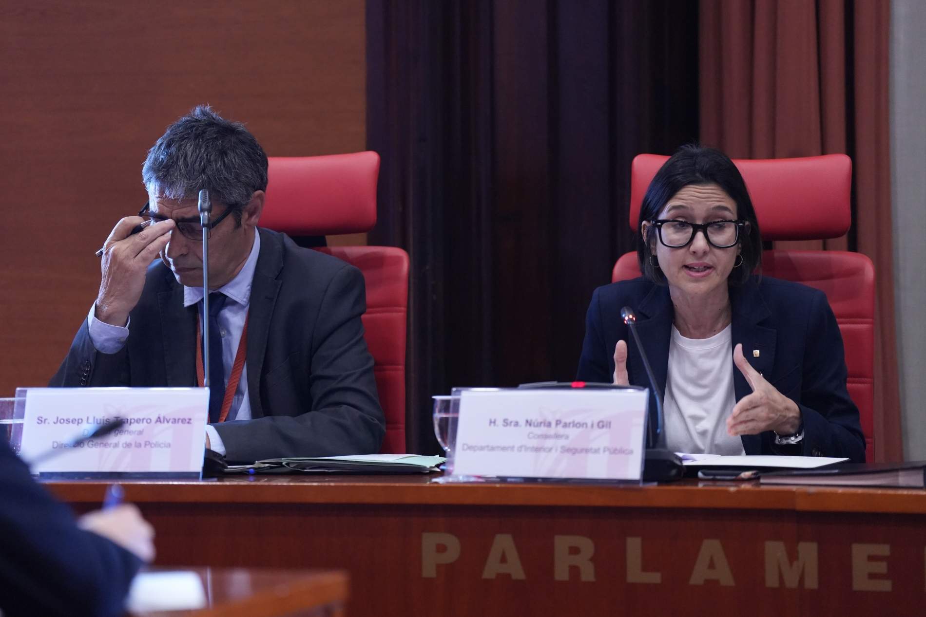 L'abstenció de Vox permet que el Parlament insti el Govern a retirar els Mossos de les aules