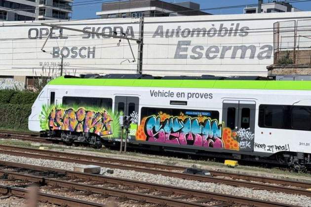 tren fgc aeroport vndalitzat mataro foto r gallofre capgros