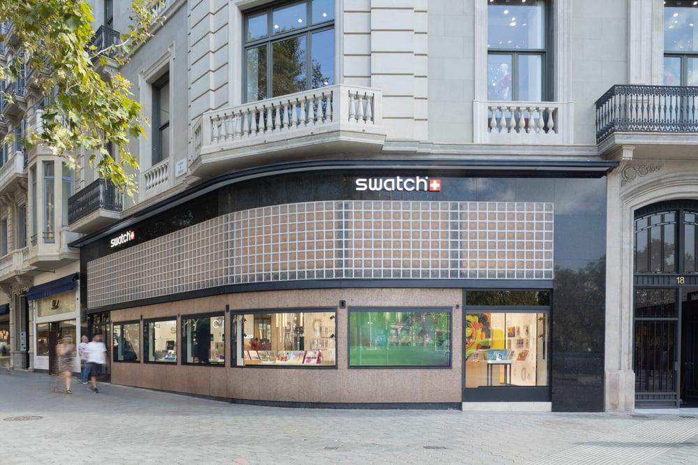 Barcelona es prepara per a la nova col·laboració de luxe de Swatch que ja genera bogeria