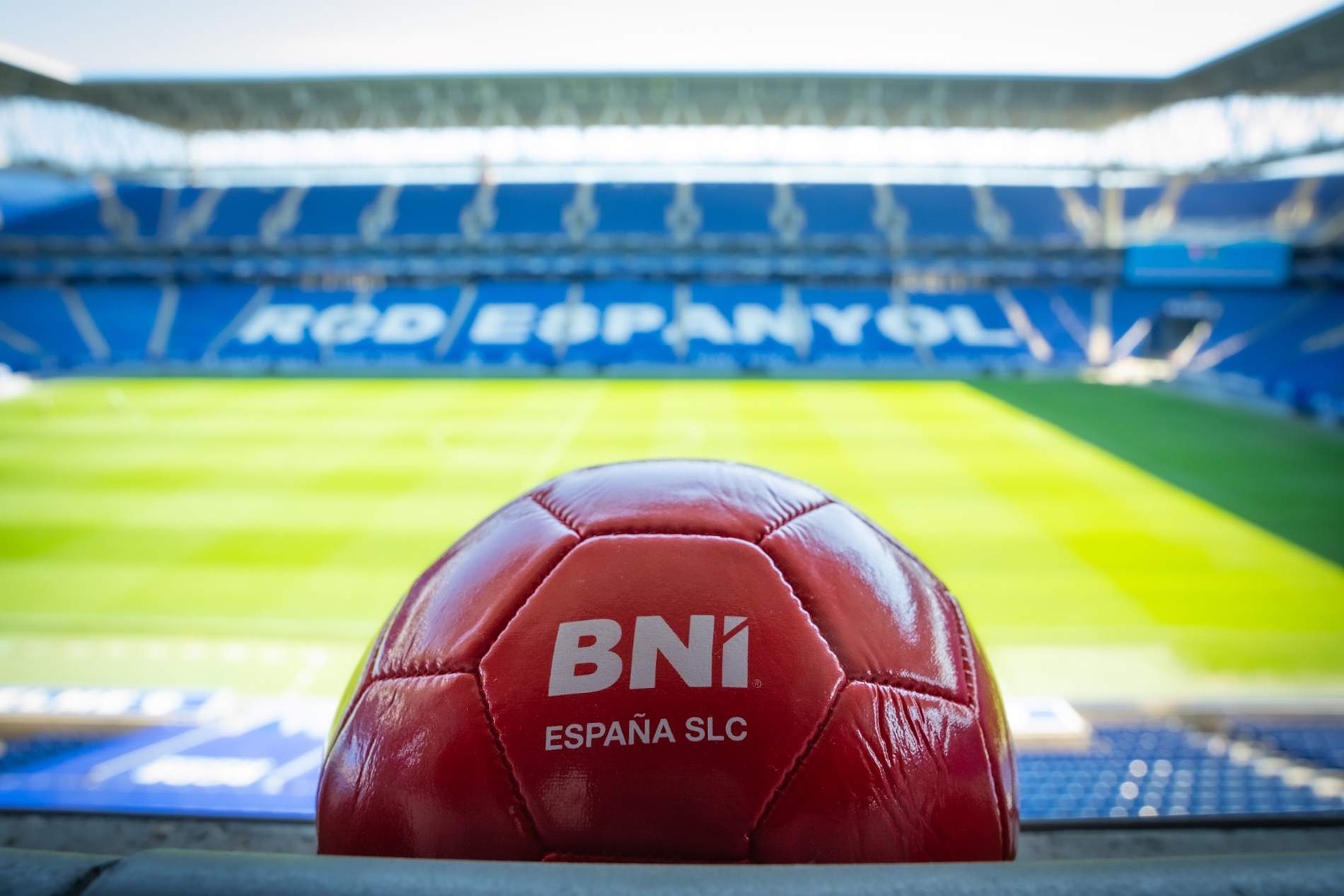Pilota BNI a camp futbol RCDE Pilota BNI a camp futbol RCDE