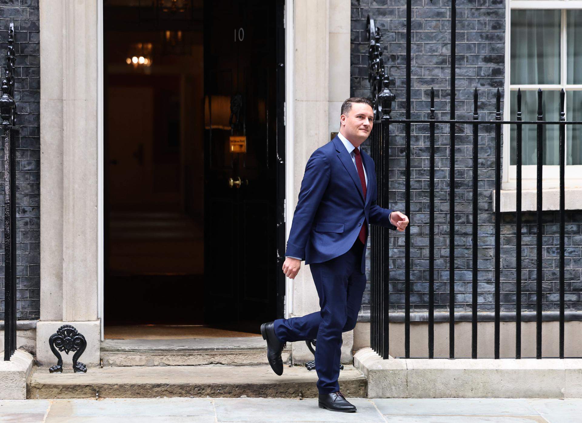 El ministro británico de Sanidad dimite y eleva la presión sobre Starmer para que abandone Downing Street