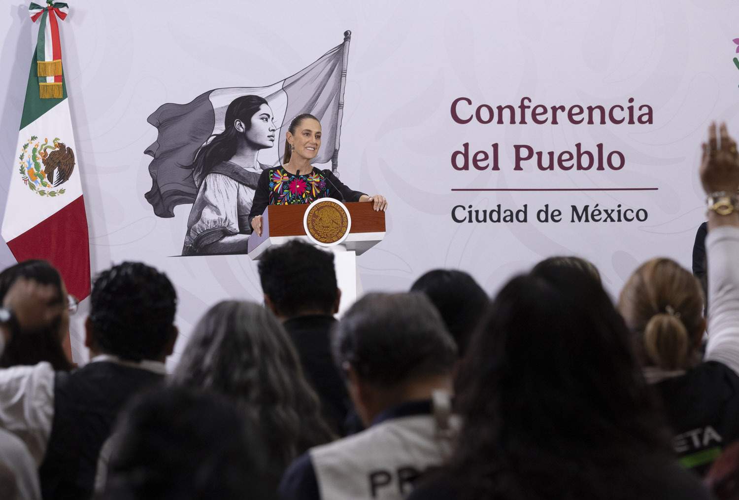 Sheinbaum invita a Ayuso a “pasar más tiempo de vacaciones” en México porque “aprendería mucho”