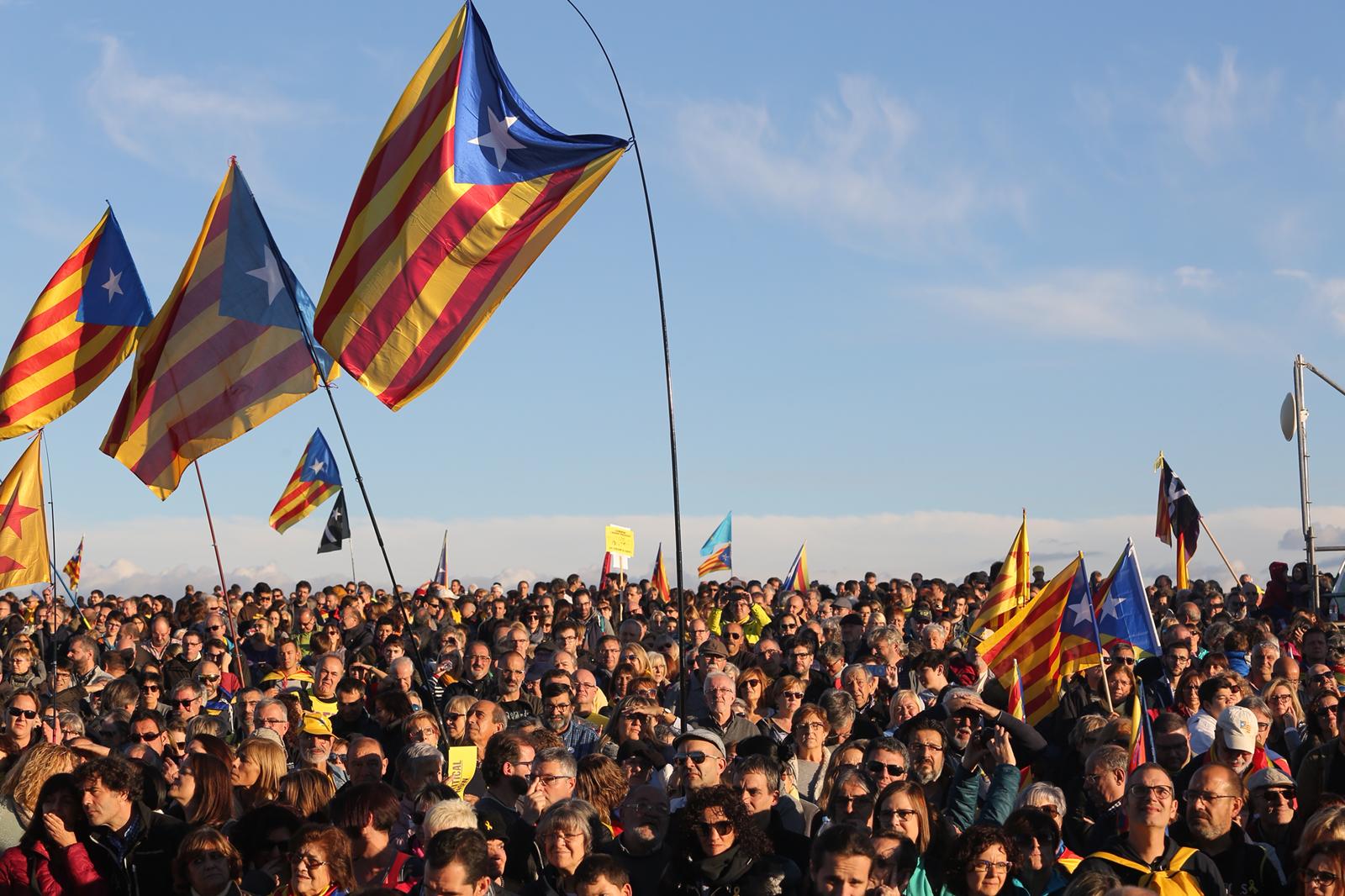 Thousands travel to Catalan prison on anniversary of Junqueras and Forn jailing