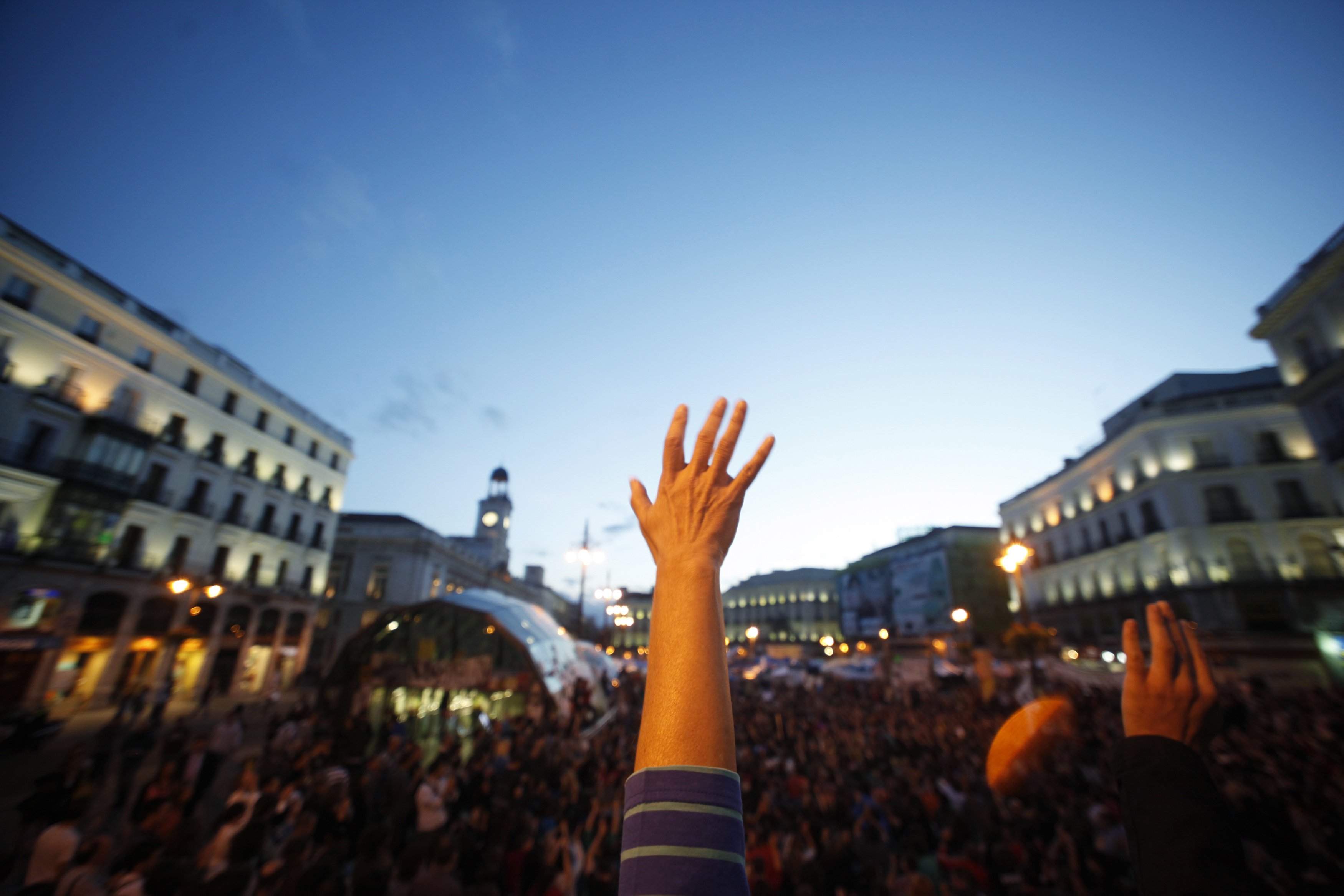 Quinze anys després del 15M, la indignació canvia de bàndol