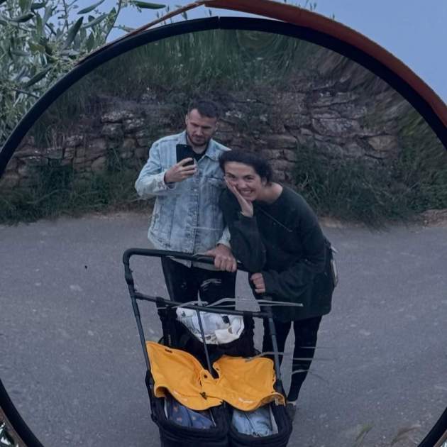 Arnau París y Rais Esteve con sus dos niños / Instagram