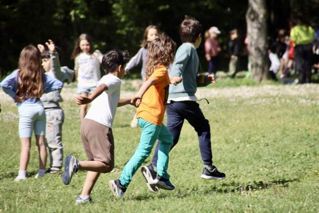 lleure educatiu colònies esplai nens jugant infants infància menors parc acn lleure educatiu colònies esplai nens jugant infants infància menors parc acn