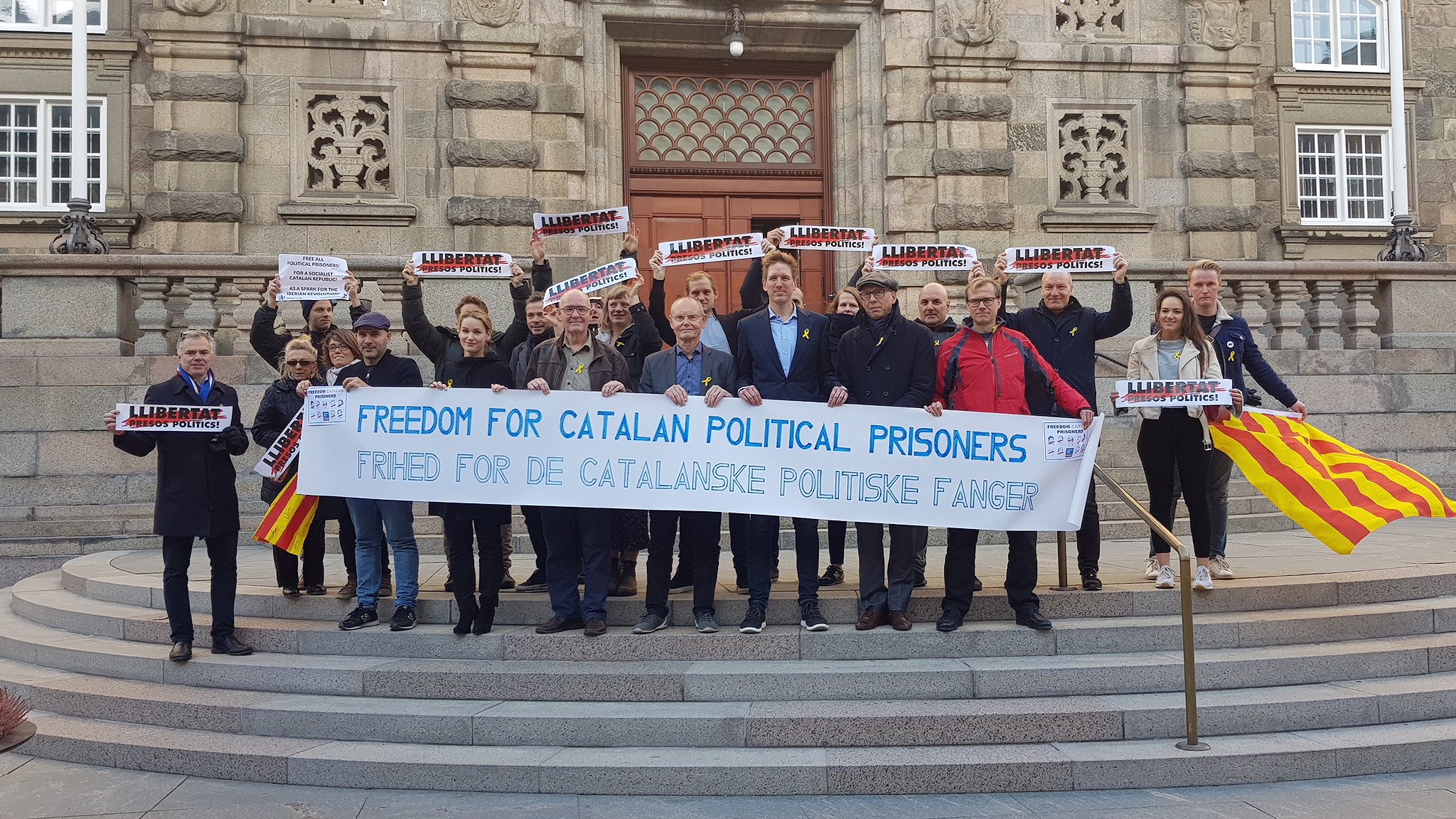 Nou diputats danesos es manifesten pels presos polítics catalans