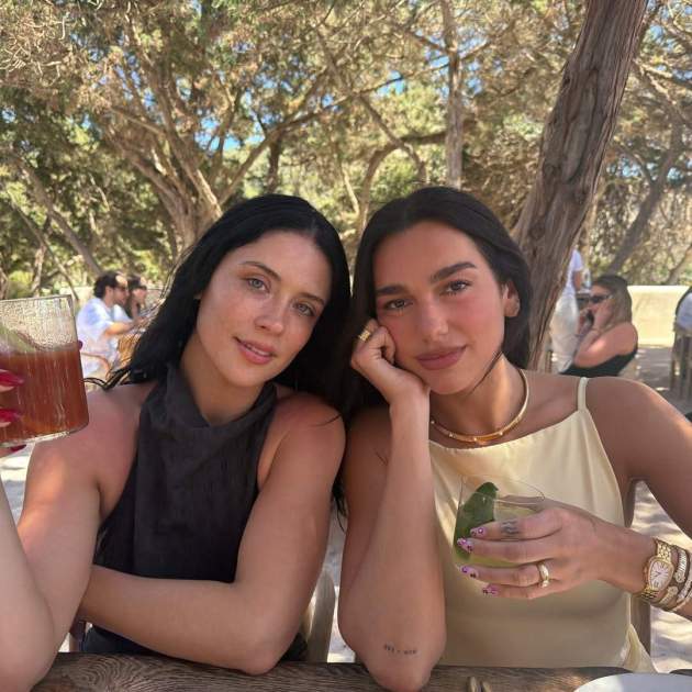 Dua Lipa celebrant el seu comiat de soltera amb amics a Eivissa / Instagram