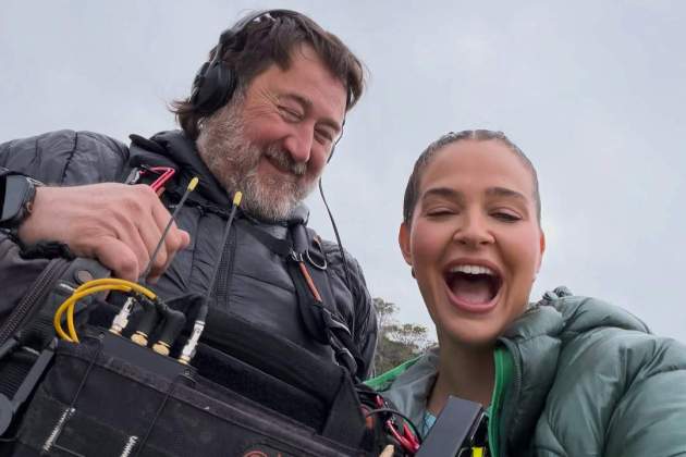 Laura Escanes amb membres de l'equip de 'La travessa' /Instagram