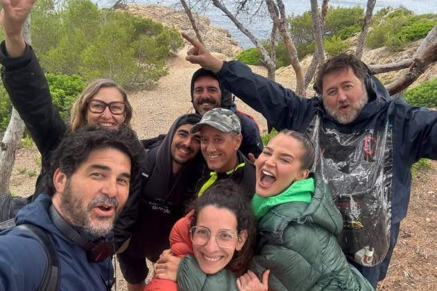 Laura Escanes amb membres de l'equip de 'La travessa' /Instagram