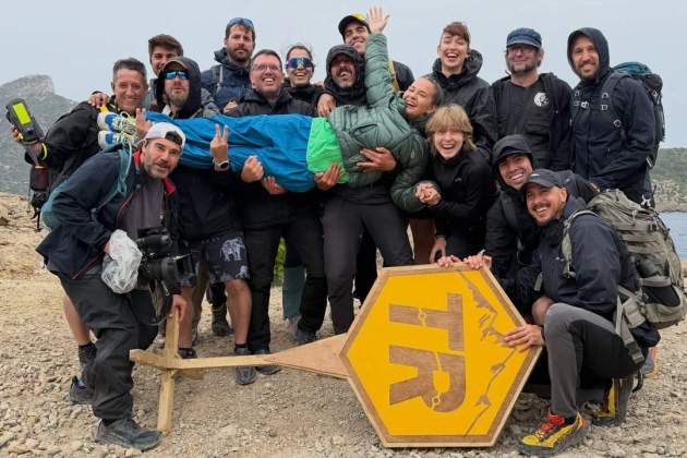 La foto grupal de Laura Escanes amb els operadors de càmera de 'La travessa' / Instagram