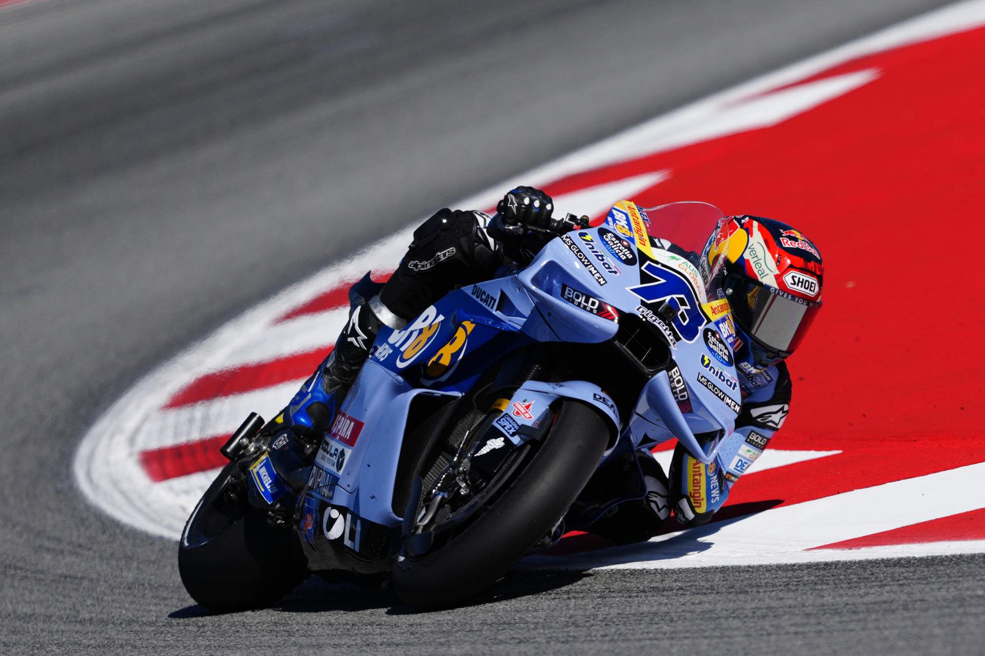 Àlex Márquez no cedeix el seu regnat a Catalunya i triomfa a l'esprint de Montmeló