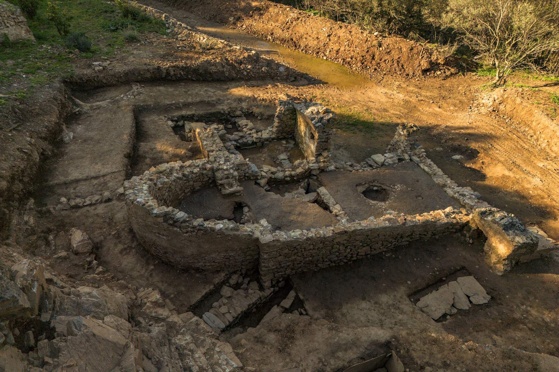 Las obras de un mas de Roses destapan dos iglesias visigodas de los siglos VII y IX