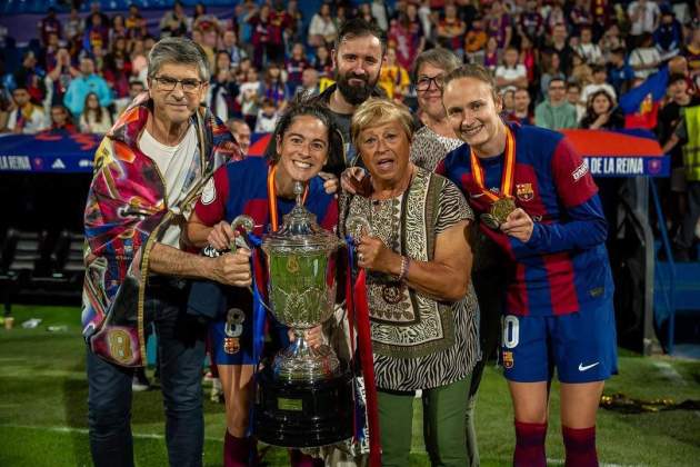 Graham amb Marta Torrejon i la seva família celebrant un títol fa dos temporades / Instagram