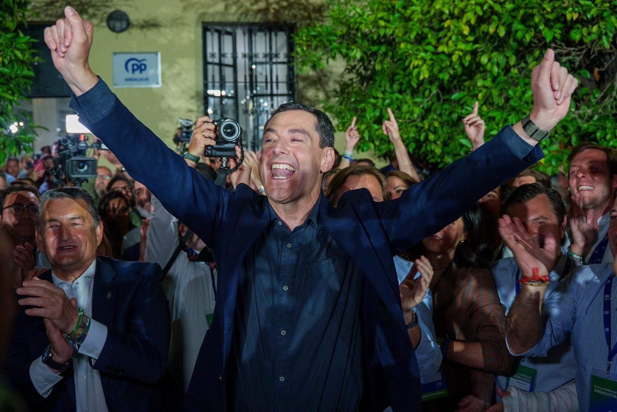 El PP pierde la mayoría absoluta en Andalucía, queda en manos de Vox y el PSOE vuelve a hundirse