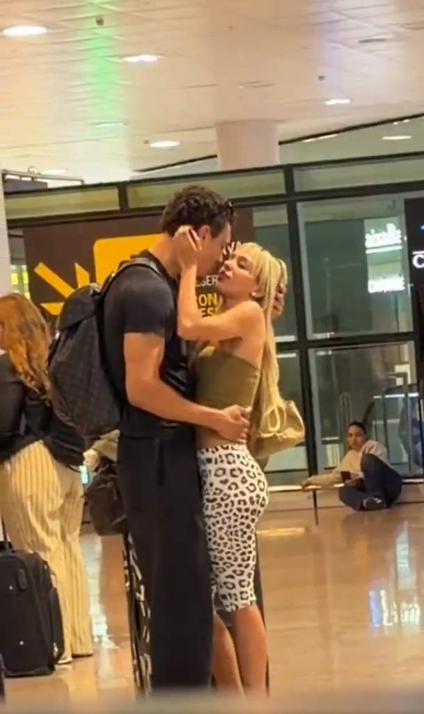Bad Gyal menjant se a petons a Noah Brown / X Bad Gyal menjant se a petons a Noah Brown / X