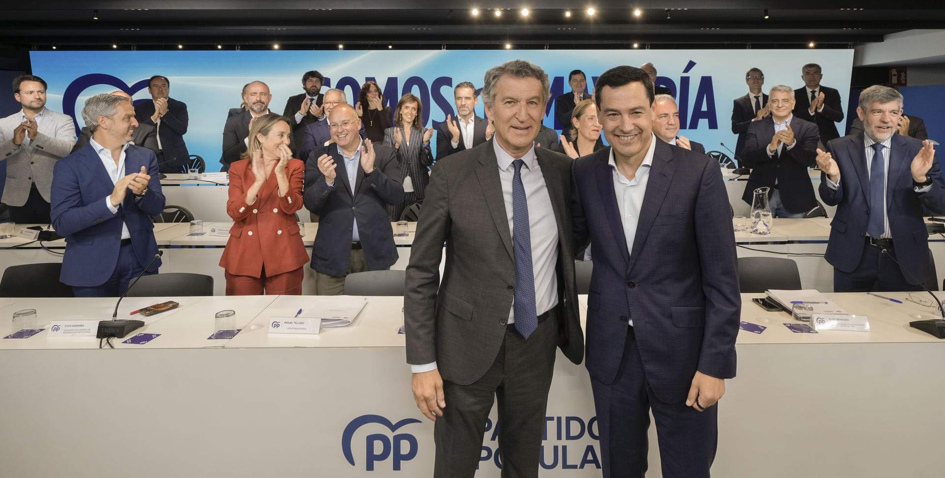 Moreno defensa governar en solitari a Andalusia i Feijóo posa rumb a les generals: “El canvi és a prop”