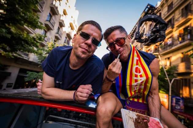 Lewandowski, amb el seu inseparable 'Chesny', a la rua del Barça IG Lewandowski, amb el seu inseparable 'Chesny', a la rua del Barça IG