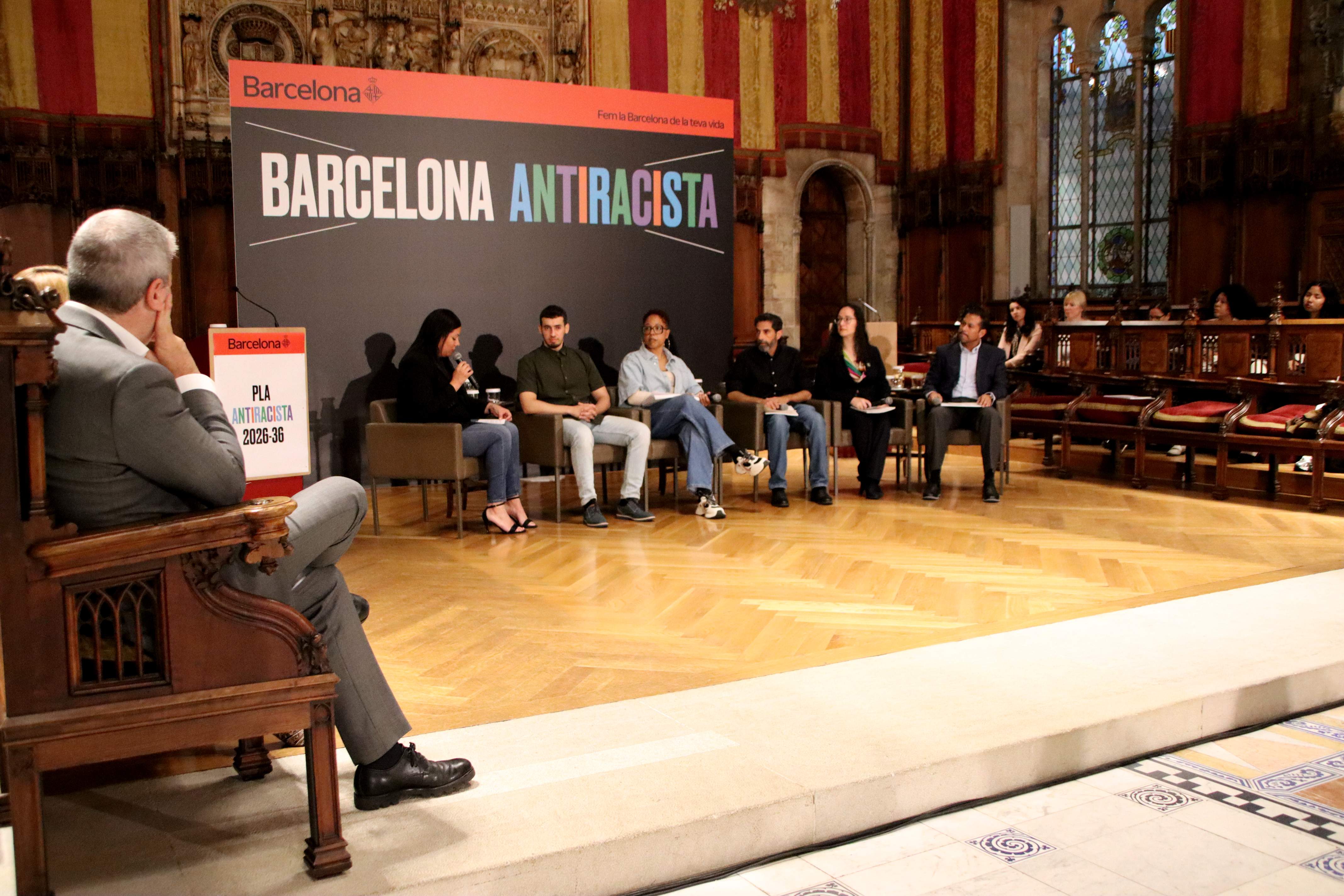 Barcelona aprova el seu primer pla antiracista per combatre la discriminació