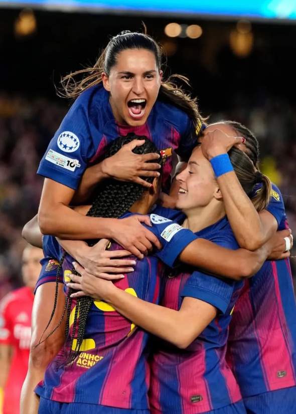 Kika Nazareth, abraçant les seves companyes del Barça IG Kika Nazareth, abraçant les seves companyes del Barça IG