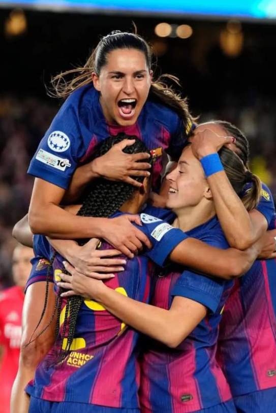 Kika Nazareth, abraçant les seves companyes del Barça IG Kika Nazareth, abraçant les seves companyes del Barça IG