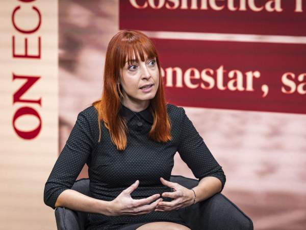 FOCUS ON, Cosmètica i Bellesa Anna Domingo Llevadot, comercial i formadora per diverses marques / Foto: Carlos Baglietto FOCUS ON, Cosmètica i Bellesa Anna Domingo Llevadot, comercial i formadora per diverses marques / Foto: Carlos Baglietto