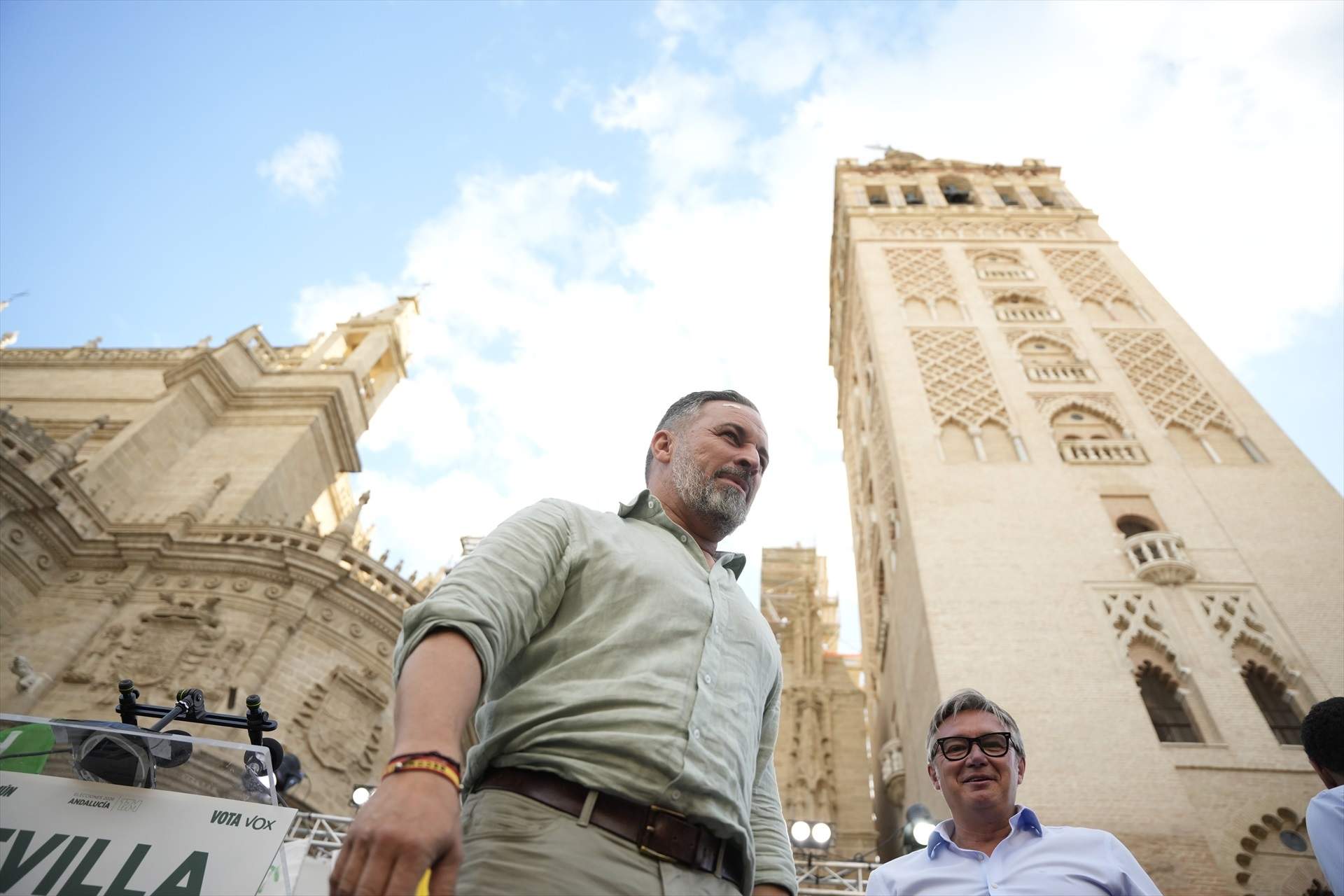 Abascal aprofita la imputació de Zapatero per reclamar de nou al PP una moció de censura contra Sánchez