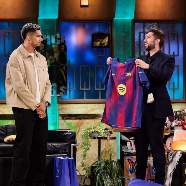Ronald Araujo regala una samarreta del Barça a David Broncano / Instagram