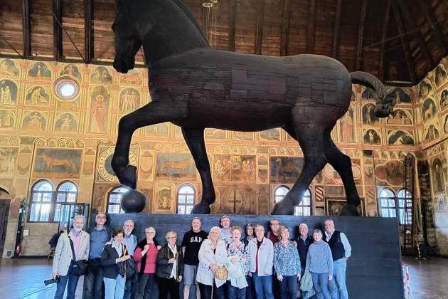 1. Pàdua. Llotja del Palazzo della Ragione. Rèplica medieval del cavall del condottiero Gattamelata. Cedida Salvador Peiró