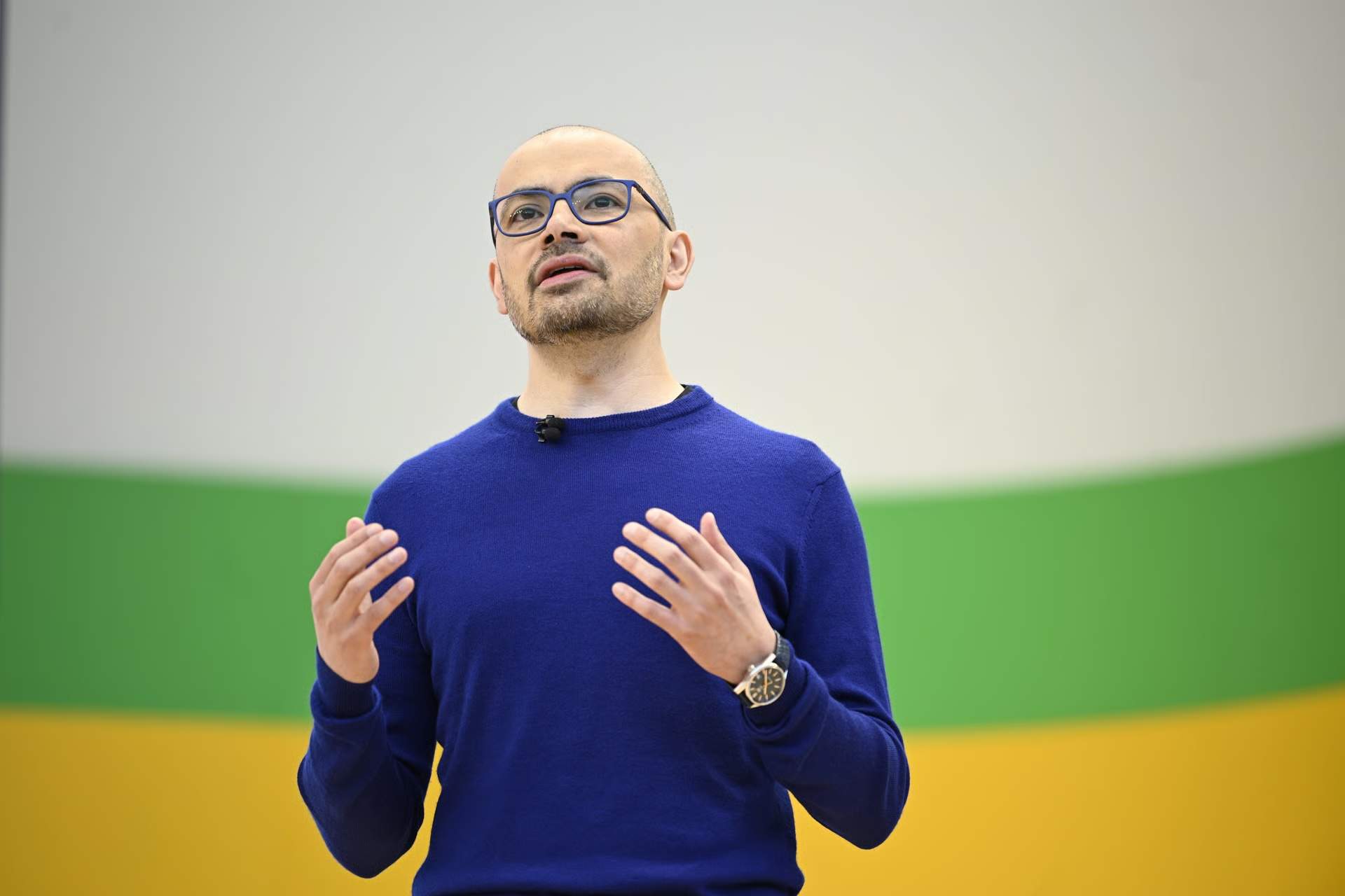 Demis Hassabis, cap d'IA de Google avisa: som a l'inici de la singularitat tecnològica