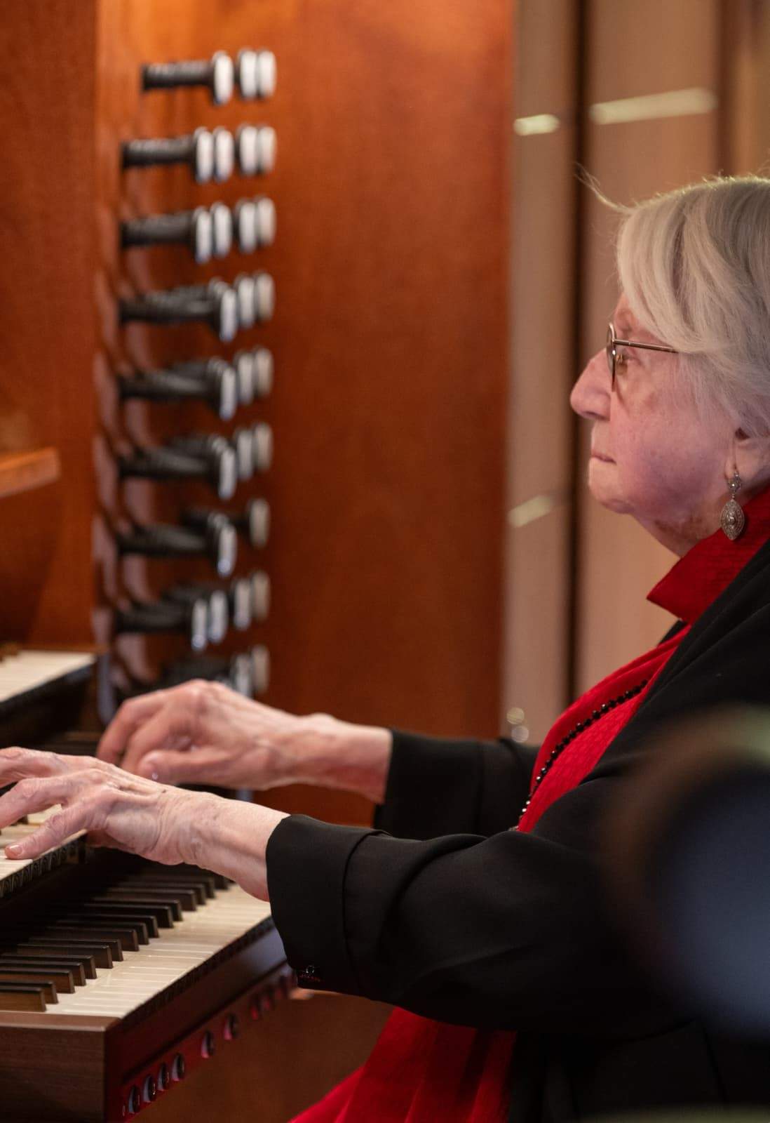 Barcelona finalitza un orgue iniciat l’any 1967 i l’estrena una organista de… cent anys