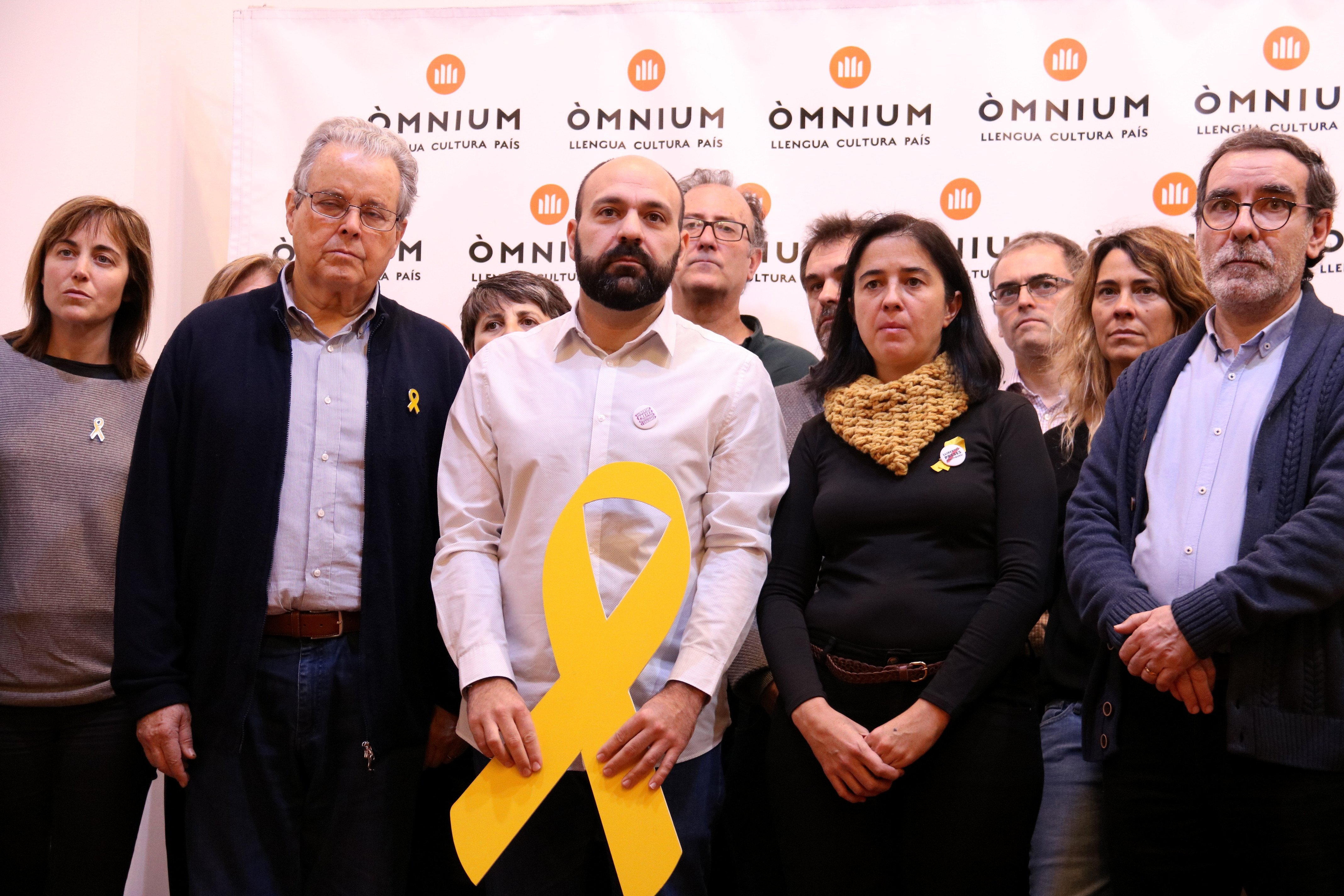 Òmnium demana una resposta "majoritària i unitària" a les dures peticions de presó