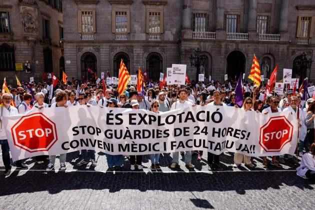 manifestació metges vaga plaça sant jaume carlos baglietto (2) manifestació metges vaga plaça sant jaume carlos baglietto (2)