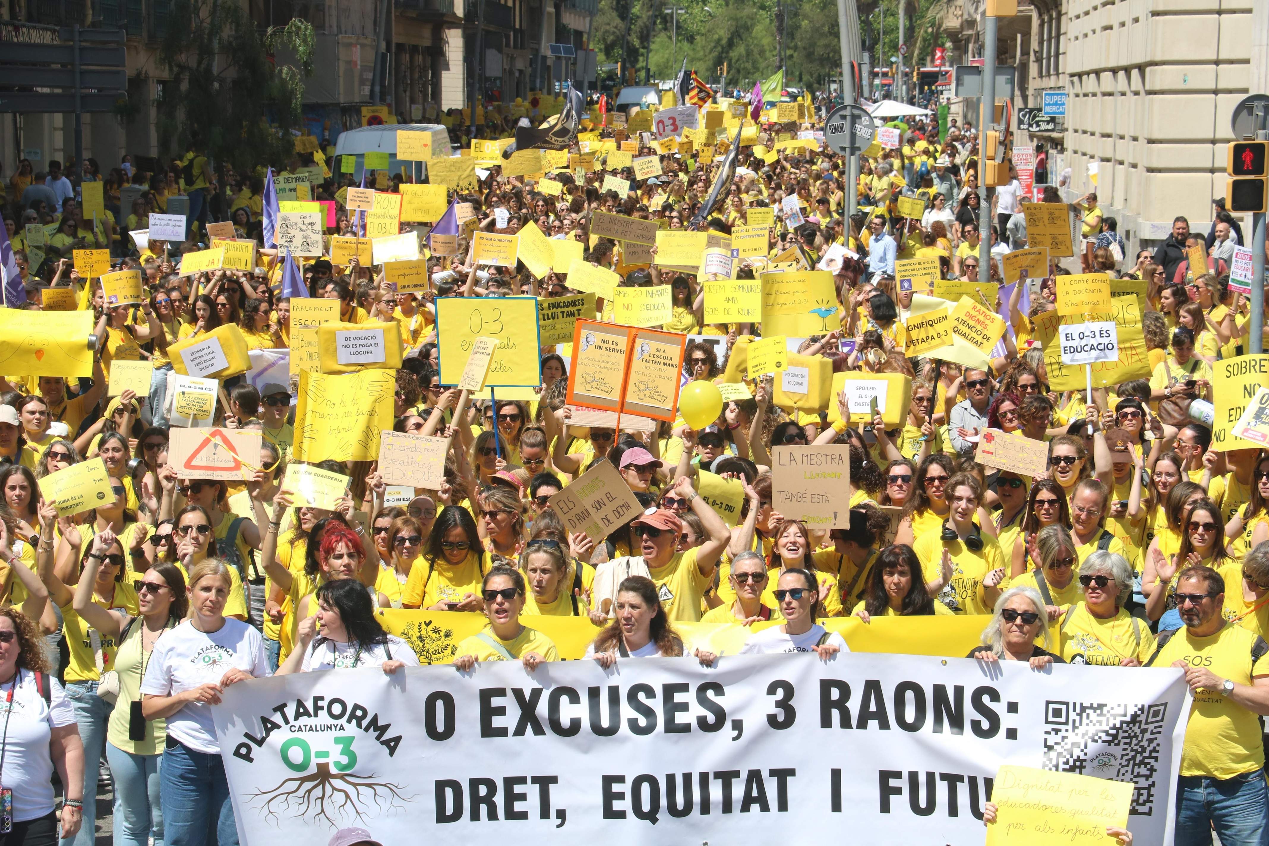 La reunió entre Educació i sindicats acaba sense acord però amb la intenció de continuar negociant