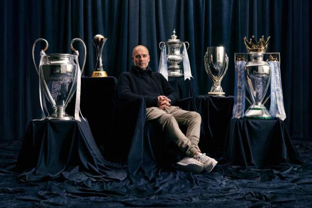 Pep Guardiola, amb tots els trofeus que ha guanyat amb el Manchester City (Manchester City) Pep Guardiola, amb tots els trofeus que ha guanyat amb el Manchester City (Manchester City)